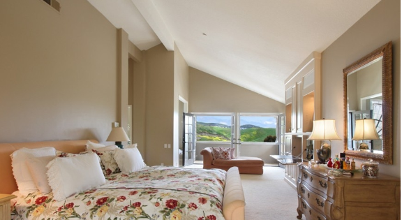 mirror facing bed bad feng shui