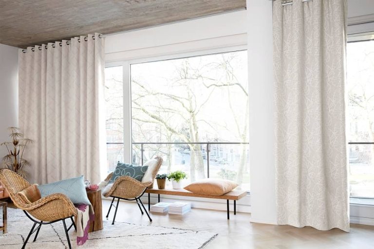 How to choose the color of curtains